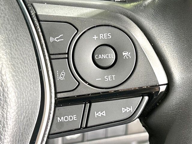 【レーダークルーズコントロール】高速道路での長距離走行が楽に！！自動で速度を保つクルーズコントロールが、衝突軽減システムと連携し、前方の車両を感知して車間を保つように速度調節してくれます！！