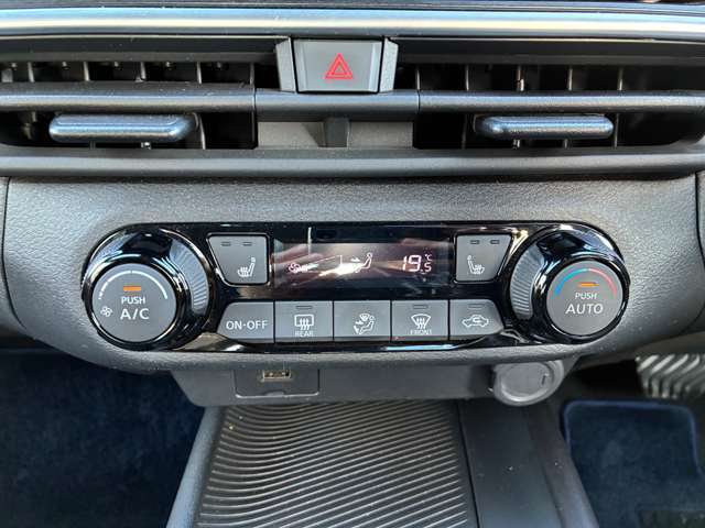 オートエアコン付きです。ご自宅のエアコンと同じ感覚で御使いいただけます♪シートヒーターも装備◎空調よりも早く温まりますので快適に出発できます！