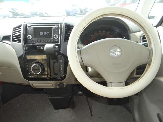 ローンが不安な方は当店ホームページにて事前審査も可能です。当店はお支払いについてもご購入前よりしっかりサポートさせていただきます。お気軽にご相談ください！