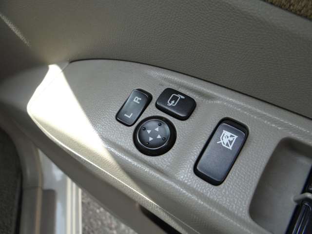 追加の電装品やエアロ取り扱い取付も可能です！モデリスタエアロ、TRD、アルパイン、フリップダウンモニター、大型ナビ、バックカメラ、LEDヘッドライト、アルミホイール、ダウンサス、車高調などなど、、！？