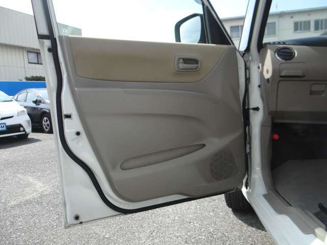 是非当店ホームページもご覧ください！【当店ホームページURL】http://www.hybrid-hm.com/　ジャンル豊富な在庫ラインナップ！軽自動車、ミニバン、SUV、セダン、コンパクト、当店展示場で見て比べてください。