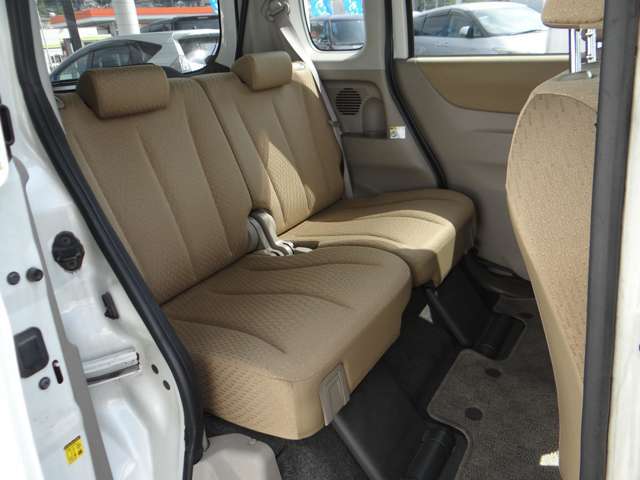 当店の在庫は仕入れにこだわりを持ってます！ミニバンは両側電動スライドドア、7人乗り、後席モニター、セダンではサンルーフ、革シート、ハーフレザーシート、その他でもETC、バックカメラ、ナビなどを各車装備