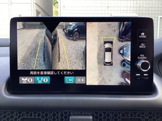 運転席から見づらいサイドミラー下部を映すサイドカメラ装備です！