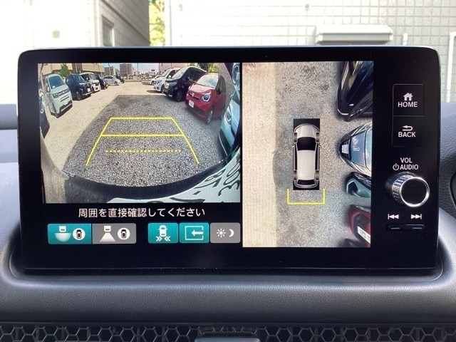 運転が苦手な方も車庫入れラクラクです！ギアをリバースに入れれば自動的にモニターが切り換わりますので、面倒な操作は不要です。狭い駐車場もお車を傷つけず安心です！