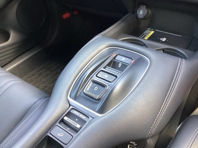 エレクトリックギアセレクターが付いています。指先の僅かな操作でギヤセレクトができるので、慣れるととても便利です