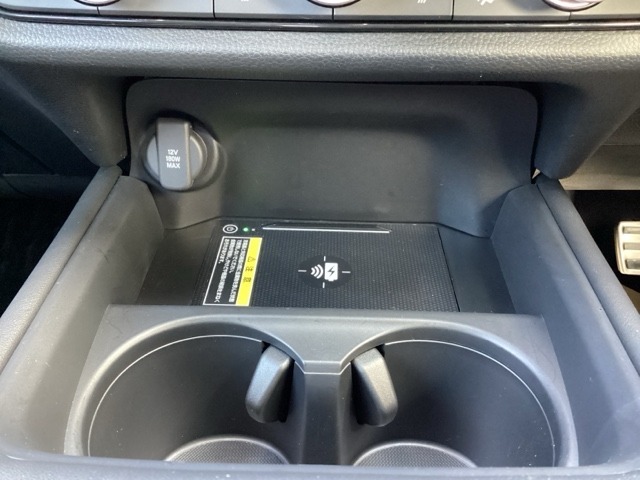 ワイヤレス充電器です！置くだけ充電が可能です♪対応したスマートフォンであれば、充電は可能です！