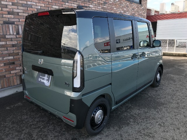 オプションになりますが、ボディーコーティングもご用意しております。新車の輝きに近づき、洗車などのお手入れも楽になりますよ。