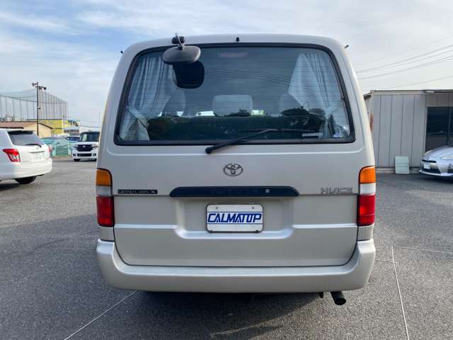 ボディカラーはウォームグレーパールメタリックです