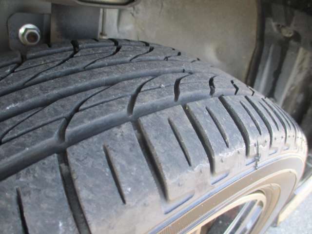 タイヤ山です。タイヤサイズ：165/55R15