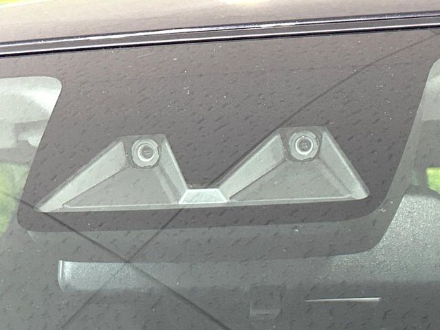 【スマートアシスト】走行中に前方の車両等を認識し、衝突しそうな時は警報とブレーキで衝突回避と被害軽減をアシスト。より安全にドライブをお楽しみいただけます。