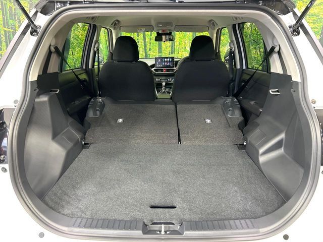 普段のお買い物や通勤、送迎等に十分な荷室スペースを確保しております。セカンドシートを倒すと、大きな荷物の積載も可能です♪
