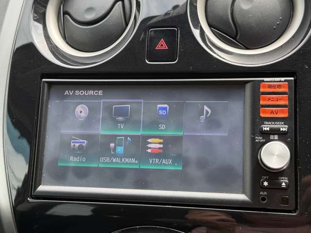 メモリーナビ・地デジ・CD・バックカメラ付きです。