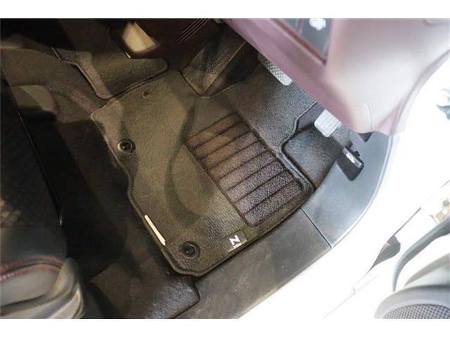 フロアマット装着済み！汚れがちなフロアマットもきれいな状態ですよ♪