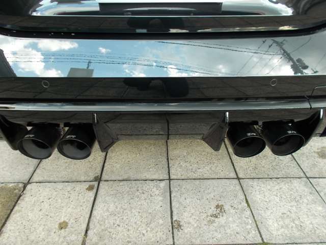 この度は弊社のお車にご興味をいただき誠にありがとう御座います。尚、詳細に関しましては弊社ホームページ wing-corp.comよりご確認下さい。