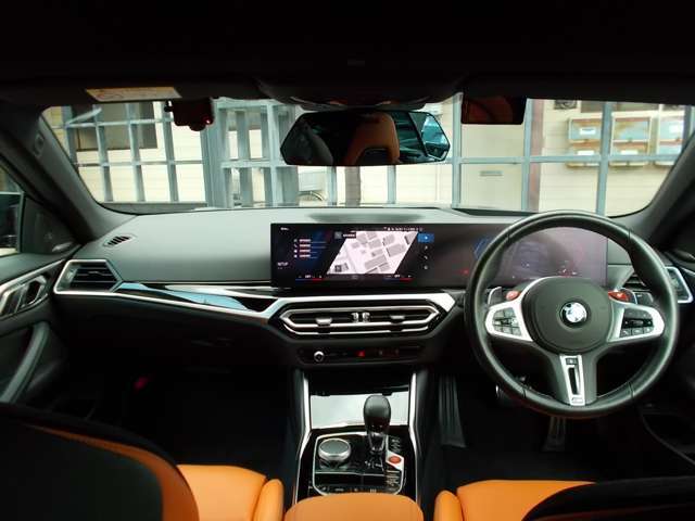 この度は弊社のお車にご興味をいただき誠にありがとう御座います。尚、詳細に関しましては弊社ホームページ wing-corp.comよりご確認下さい。