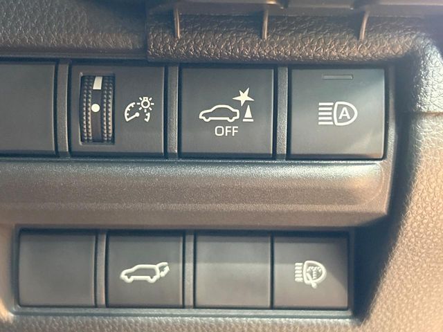 【パワーバックドア】スマートキーや運転席のボタンを押すだけでリアゲートが自動で開閉します！荷物を持っている時や、高い位置にあるバックドアを閉める際に便利な機能です♪