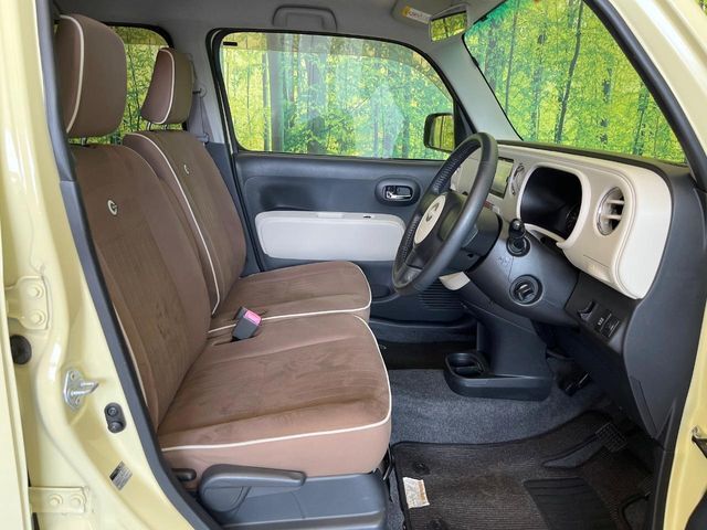 運転席シート廻りは使用感も少なく、良好な状態となっています。丁寧に使われていたことがよくわかりますね。