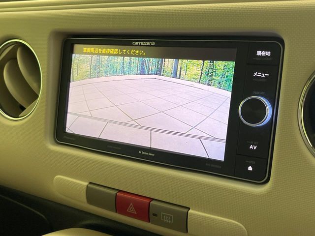 【バックカメラ】駐車時に後方がリアルタイム映像で確認できます。大型商業施設や立体駐車場での駐車時や、夜間のバック時に大活躍！運転スキルに関わらず、今や必須となった装備のひとつです！