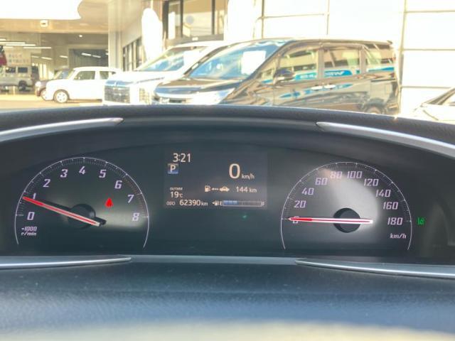 WECARSの展示場では実際に見て、触ってお車をお選びいただけます！知識の豊富な営業スタッフが様々なカーライフをご提案いたします！