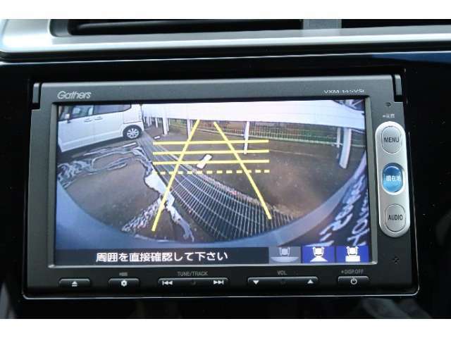 リアカメラ付☆セレクトレバーを「R」に入れると、車両後方の映像が見れます。夜間でもよく見えるので便利です！