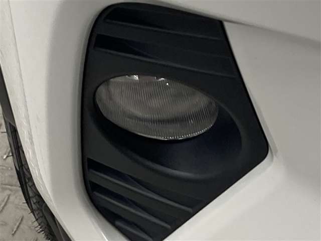 フォグランプ付きで、霧の時にヘッドライトだけでは見えにくい路肩やセンターラインの視認性が向上し安心です