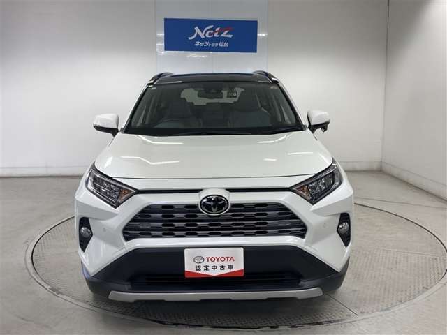 大人が選ぶモダンで知的なSUVのかたちを目指して洗練を重ねました。