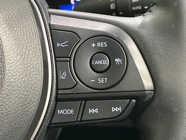 【レーダークルーズコントロール】高速道路での長距離走行が楽に！！自動で速度を保つクルーズコントロールが、衝突軽減システムと連携し、前方の車両を感知して車間を保つように速度調節してくれます！！