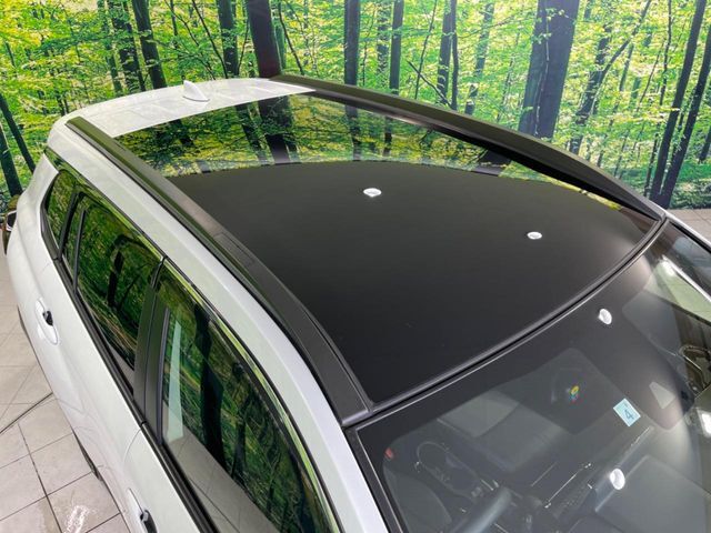 【パノラマルーフ】大型のガラスルーフ搭載で車内の解放感が一気にアップ！開放的なドライブをお楽しみいただけます。