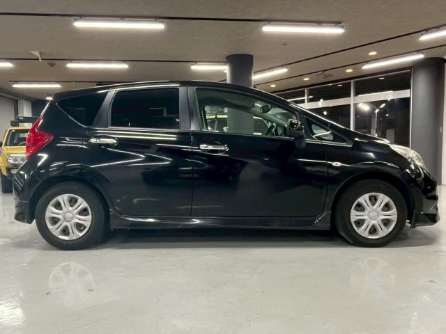 在庫車両は各展示場保管をしております。事前にご予約を頂ければご覧になりやすい場所にご準備をさせて頂きますので、ご来店前にはご連絡を頂ければ幸いです！