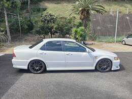 レーシングギア車高調にてローダウンしてアドバンレーシング18インチ