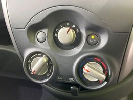 寒い冬も暑い夏も全席に快適な空調を届けてくれる、ダイヤル式エアコンを装備♪