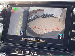 【フロント＆サイド＆バックカメラ】ドライバーから見にくい死角部分を映像で確認できる前方と左側面にカメラを装着。見通しがきかない場所や住宅密集地などを運転することが多い人におすすめの安心装備です。