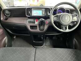 すっきりシンプルなインパネ周りです♪