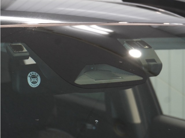 運転する人も、そうでない人も、家族みんなが安心して、自由にお出かけできる生活をサポートする先進機能。