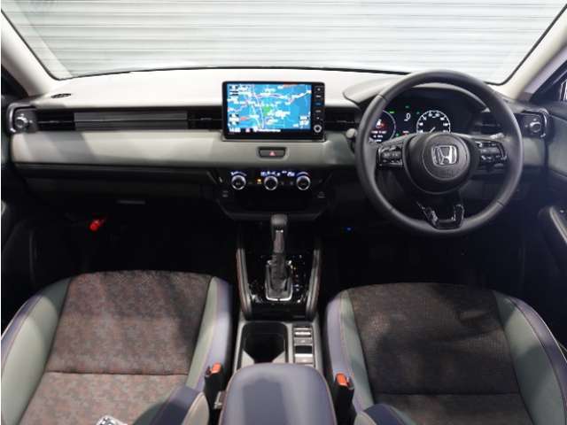 【室内】シートや内装各部への徹底した清掃を実施。