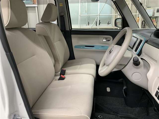 中古車をキレイで気持ちよくお乗りいただけるよう、エンジンルームから、シートを外した洗浄まで、目に見えない部分も徹底的に洗浄しています！