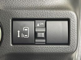 【パワースライドドア】スマートキーや運転席のスイッチでスライドドアの開閉が可能♪電動だから力を入れてドアを開ける必要が無く、小さいお子様でも、重い荷物を持っている時もラクに開け閉めできます♪