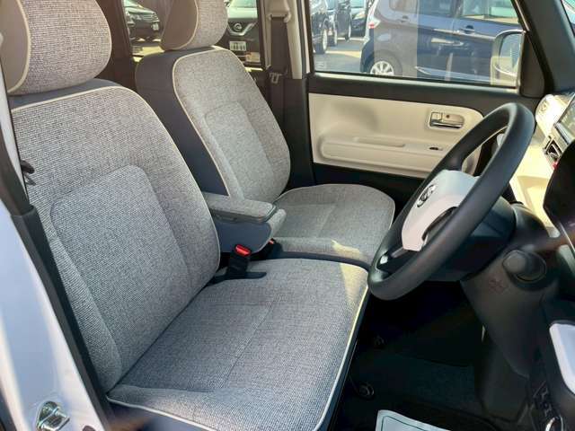 運転席は乗り降りしやすくオシャレな仕様になります。