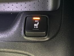 【シートヒーター】寒い日に重宝するシートヒーター！エアコンより早く温まってくれるので寒がりの人も安心ですね♪エアコンの温風は乾燥するから苦手、という方にもをおすすめです。