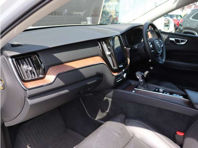 ぜひ厳選したドイツプレミアムブランドのお車を、見て・触って・比べてください！