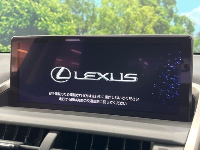 【メーカー純正ナビ】インテリアに溶け込むスタイリッシュな「専用設計」メーカーナビを装備♪視認性や操作性など基本性能にも優れ、より上質なカーライフをお楽しみいただけます。