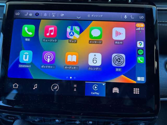 CarPlayシステムが採用されており、マップによる音声ナビゲーション/ストリーミング再生に対応したミュージック/　電話/メッセージなどお馴染みのアプリが操作できます！