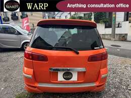 車体色はスパイシーオレンジ　UVカットガラス・プライバシーガラス標準装備