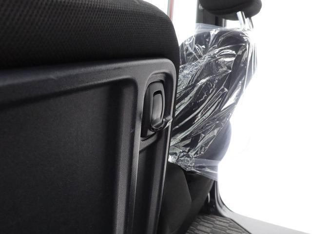 フックに荷物をかけて足元すっきり。