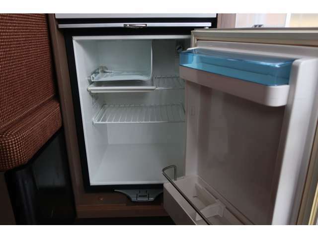 WAECO製　DC冷蔵庫装備になります☆