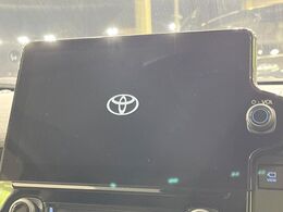 【10.5インチ　ディスプレイオーディオ】大画面のディスプレイはAppleCarPlayやAndroidAutoが利用可能。大きな画面でスマホナビアプリ等が利用いただけます♪