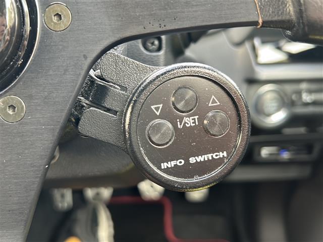 店舗にて現車の確認もいただけますので、お電話で在庫のご確認の上是非ご来店くださいませ。