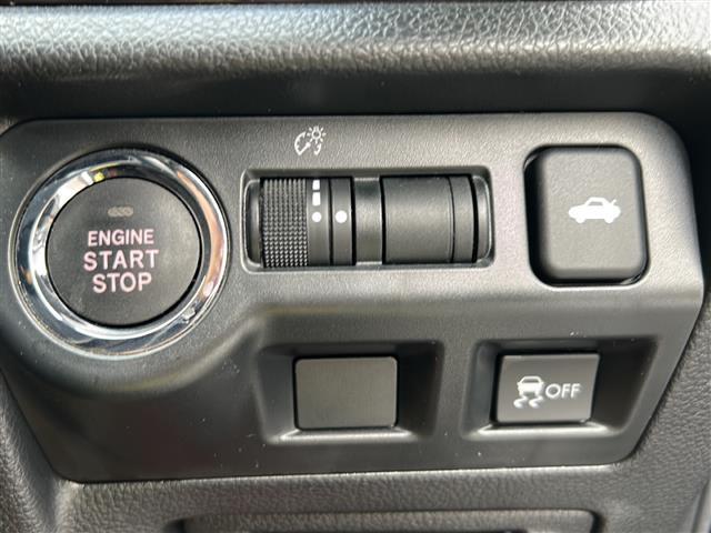 【運転席操作部】『運転席周辺の装備』の画像になります。快適なドライブを楽しむための機能が装備されています！運転席から触れるので使いやすいです！