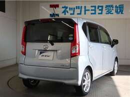 室内外はもちろん、シートを外してニオイの元となるフロアカーペットまで消臭・除菌を実施。中古車を気持ちよくお乗りいただけるクリーニングサービスです。詳細は販売店スタッフまでおたずねください。