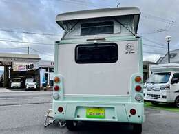 8ナンバー　普通車登録のキャンピングカーです。　自動車税年間　20，000円　車検時重量税　16，400円　車検時自賠責保険24カ月　22，450円　全長379cm　全幅169cm　全高205cm